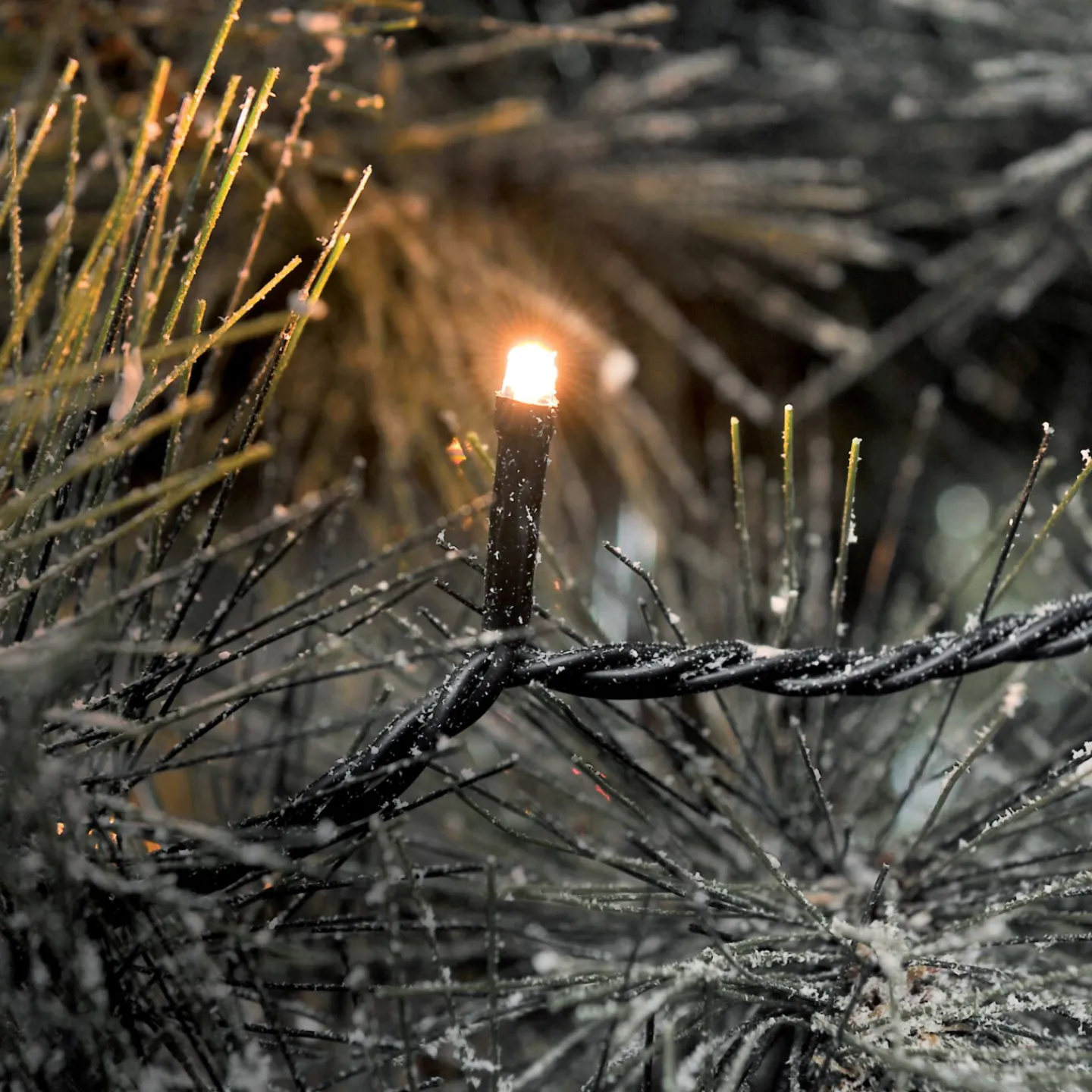 GNOSJÖ KONSTSMIDE SLINGA 120 AMBER LED INKL, VINDA UTE Outlet